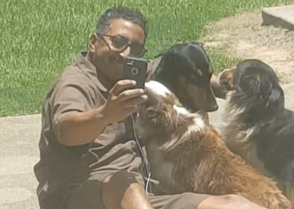 Louisiana UPS Driver Takes Selfie With Dogs [VIDEO]