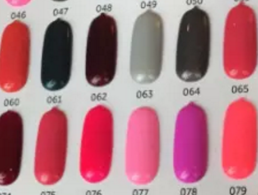 People Are Calling This Teenager A Genius For Her Hack To Pick A Color At The Nail Salon