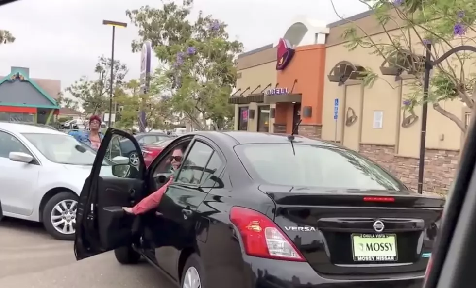 These Women Block A Taco Bell Drive Thru In One Of The Most Ridiculous Videos You’ll Ever See [VIDEO]