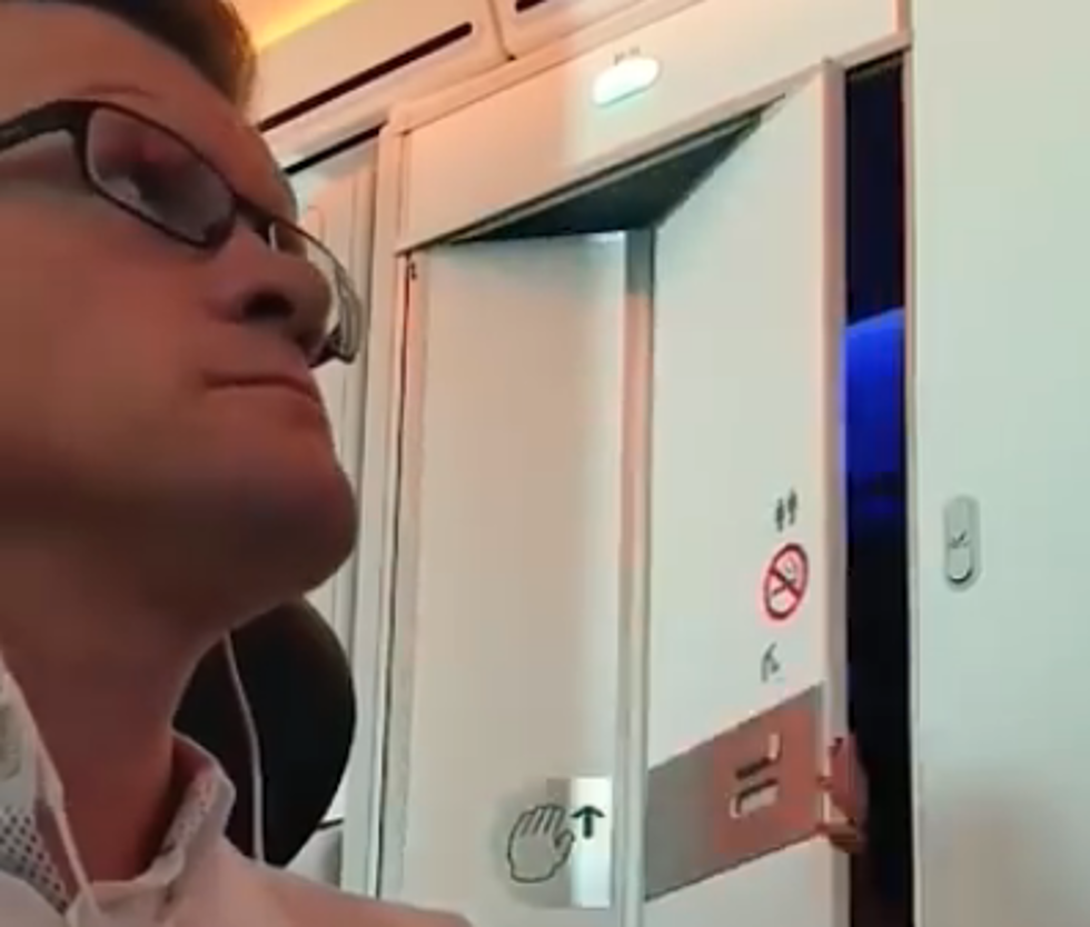 Man Secretly Busts Couple In Airplane Restroom [VIDEO]