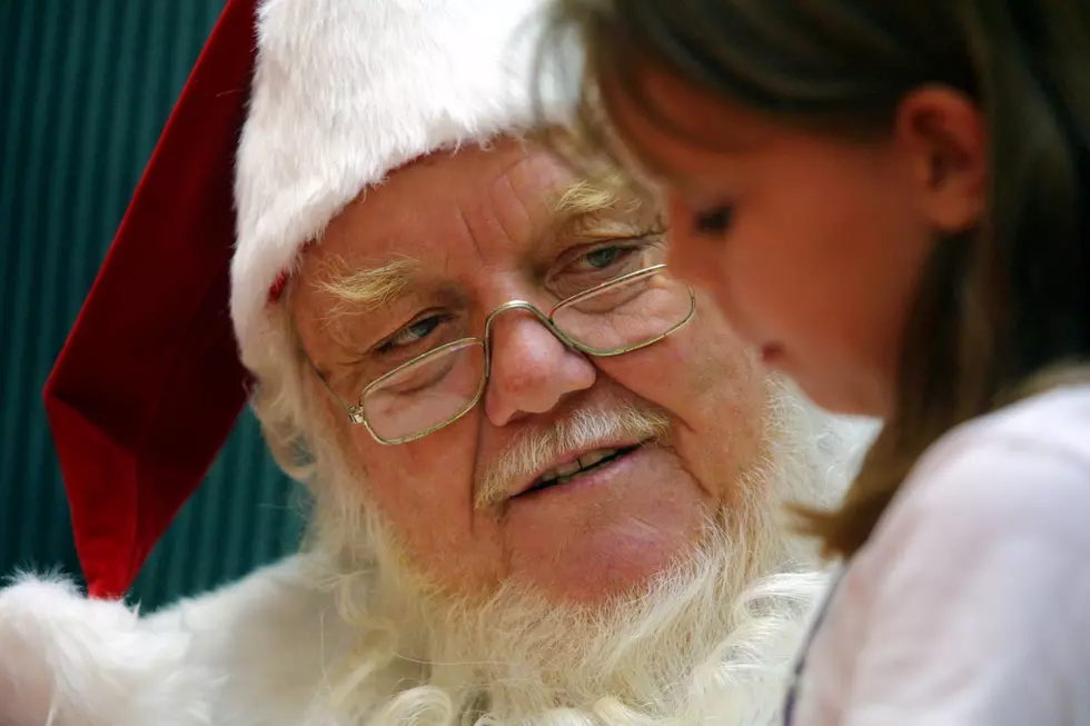 Santa Claus In Acadiana Mall Dances With Customers [VIDEO]