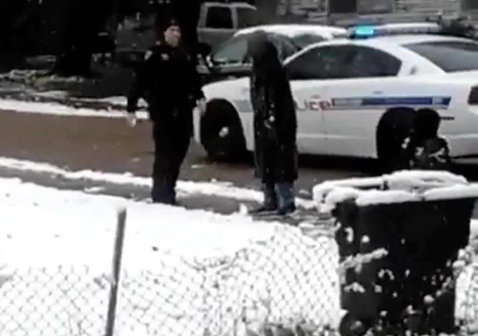 Baton Rouge Police Officer Gets Into Snowball Fight With Citizens [VIDEO]