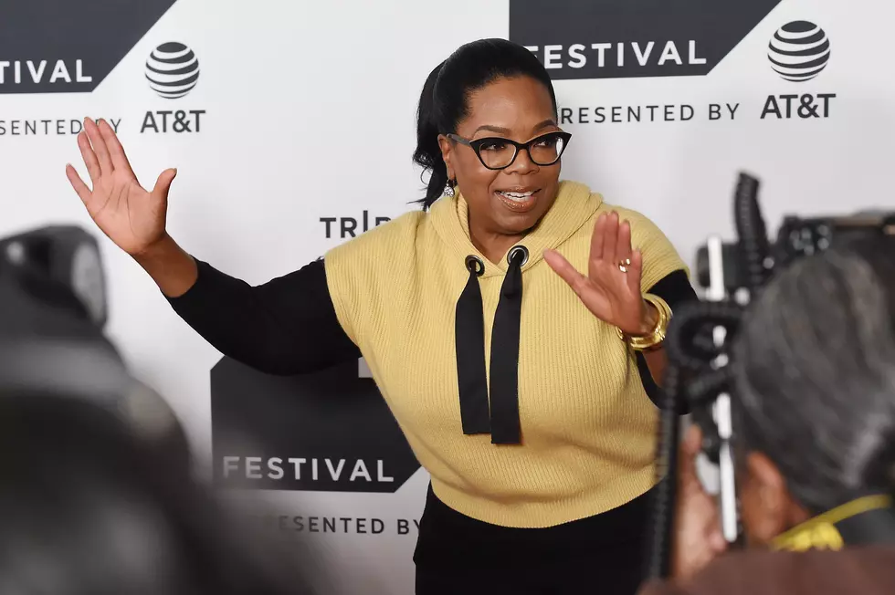 Wait, Does Oprah Have Three Hands? [PHOTO]