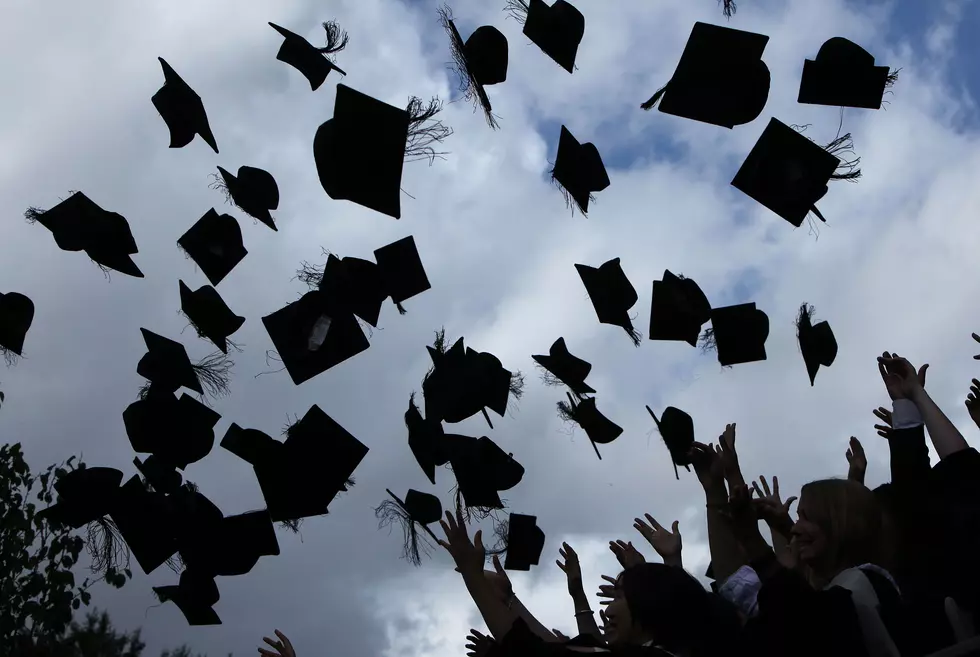 ‘Everybody’s Free To Wear Sunscreen’ Has Some Good Life Advice For Graduates [Video]