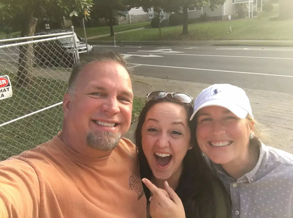 New Iberia Native Surprised By Garth Brooks Outside Of His Recording Studio [VIDEO]