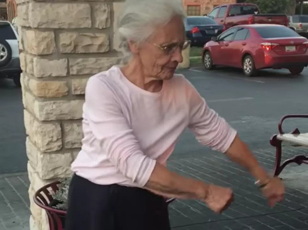 Granny Does The ‘Floss Dance’ [VIDEO]