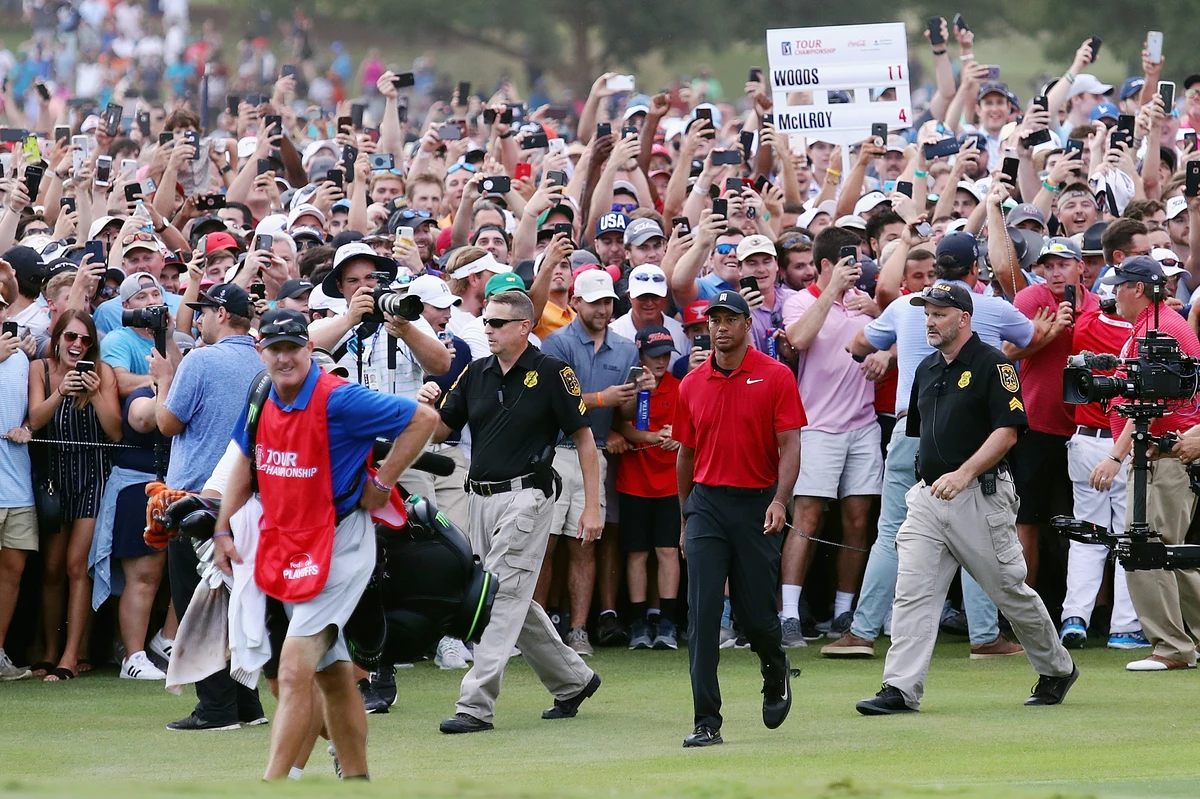 Insane Crowd Follows Tiger Woods To Hole 18 At Tour Championship