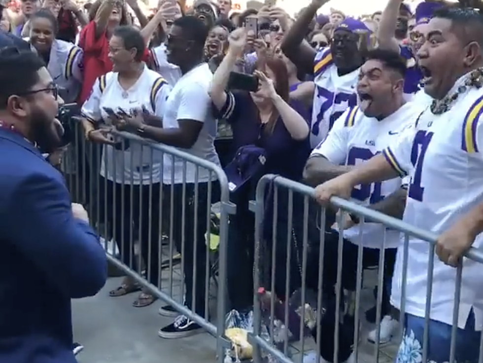 LSU's Breiden Fehoko Performs Haka Dance With Father Before Game