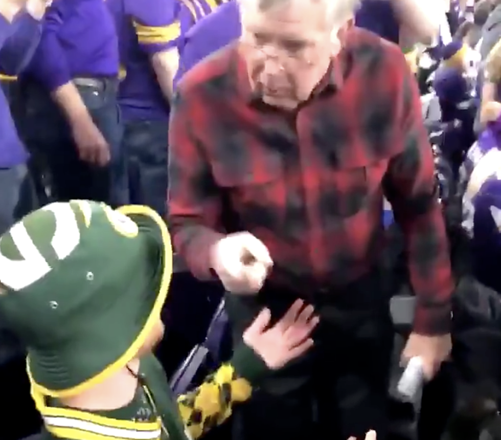 Older Minnesota Vikings Fans Chokes Green Packers Fan [VIDEO]