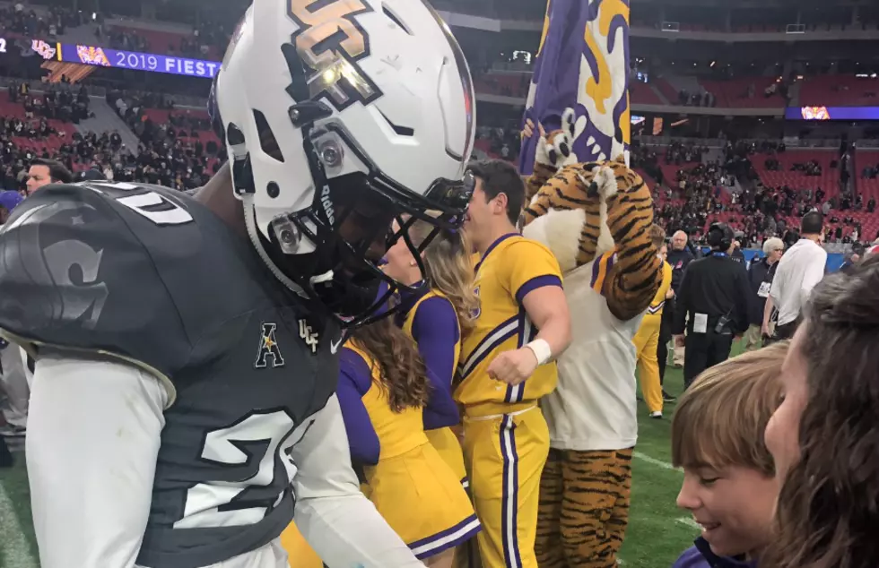 LSU Fan Congratulates UCF Player, Gets Rewarded By Player [PHOTO]