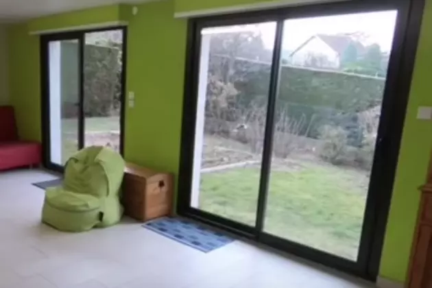 Guy Flies Drone Through Sliding Glass Door [VIDEO]