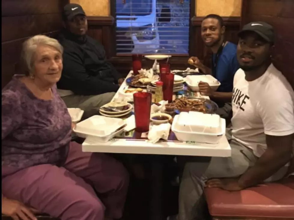 Amazing Group Joins Woman For Dinner After They Noticed Her Eating Alone