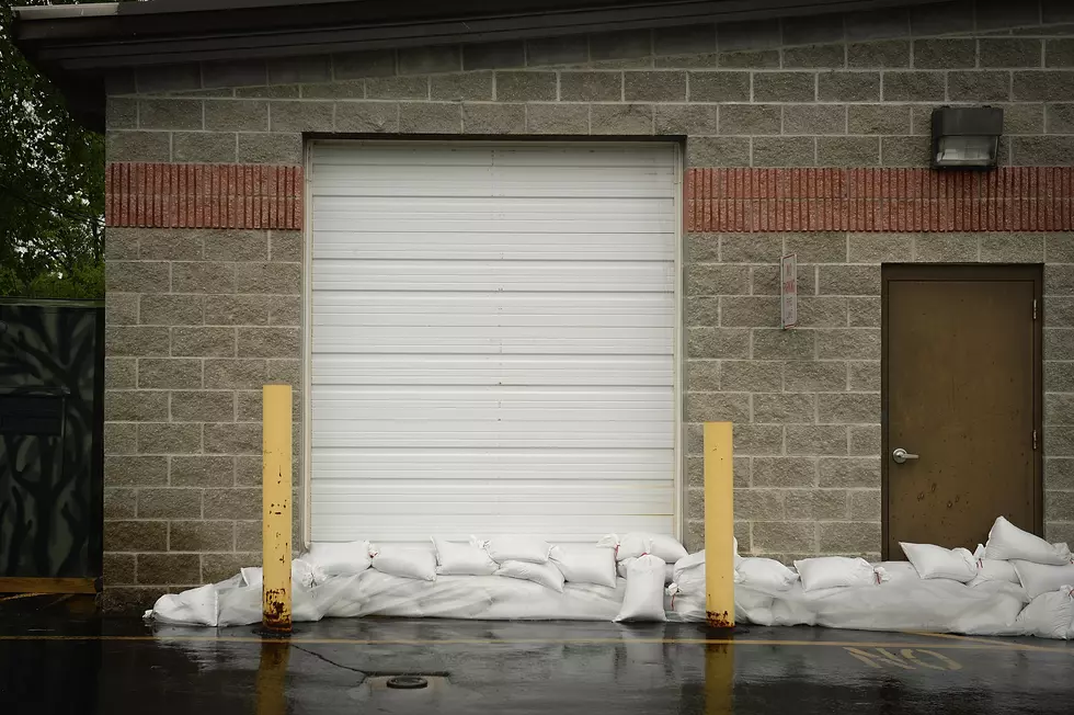 How To Properly Stack Your Sandbags During Threat Of A Flood [VIDEO]