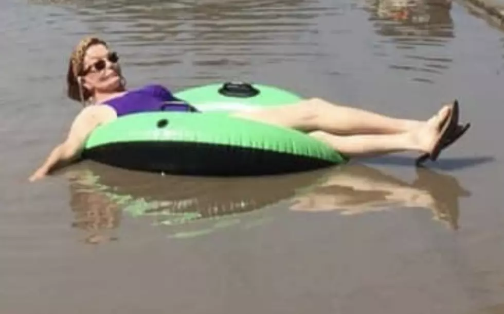 New Orleans Resident Takes Advantage Of Situation After Storm [PHOTO]