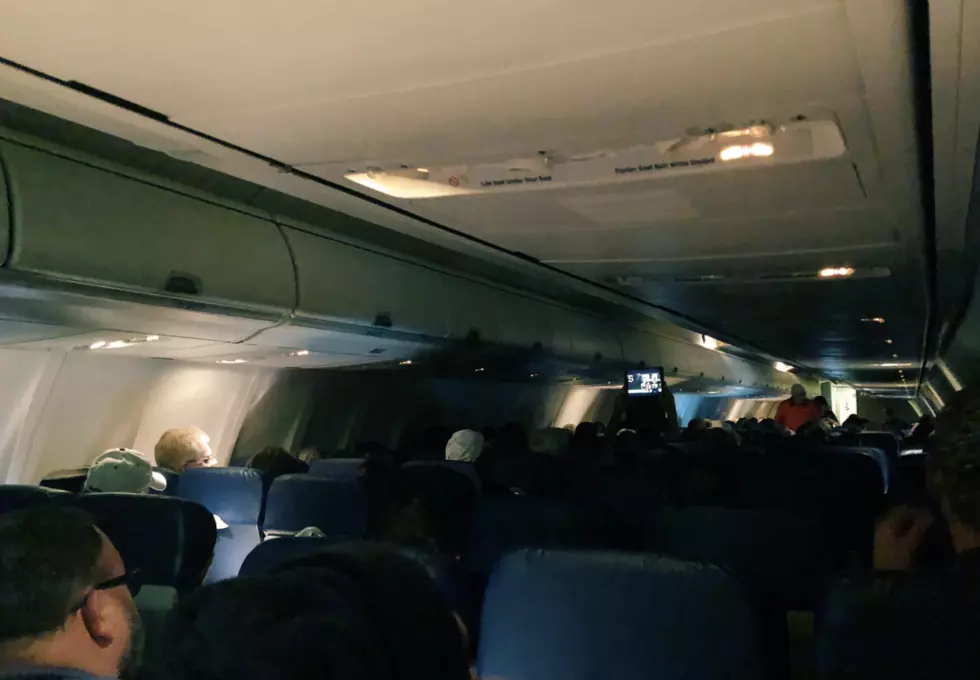Guy Who Held Up iPad For Saints Fans In The Aisle Of A Southwest Flight Is The Real MVP
