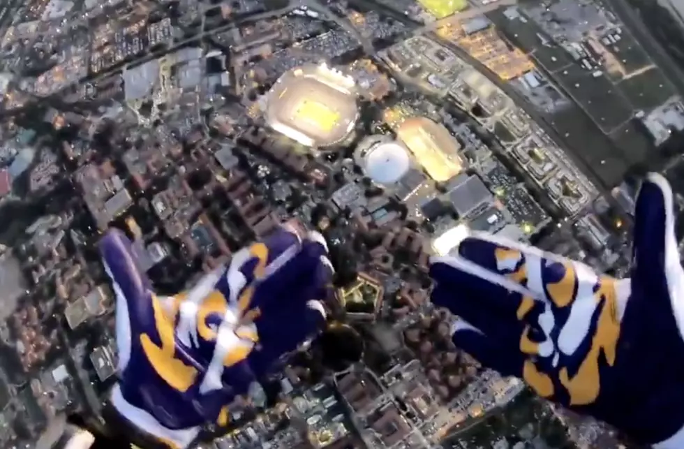 Watch Skydivers Enter LSU&#8217;s Tiger Stadium Prior To Game [VIDEO]