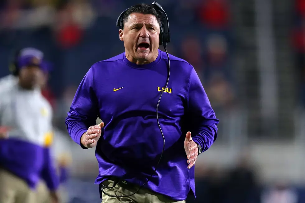 Coach O&#8217;s Mom Has Best Christmas Decor In Front Yard [PHOTOS]