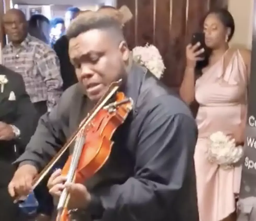 Violinist Plays &#8216;Choppa Style&#8217; At Wedding Reception [VIDEO]