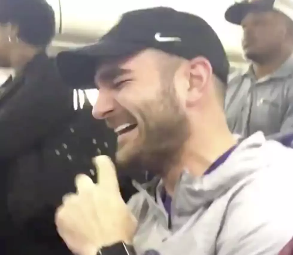 Fans And Media Enjoy ‘Neck’ On Flight To LSU Game [VIDEO]