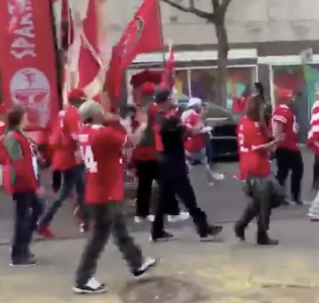 San Fransisco 49er Fans Throw Impromptu Parade In New Orleans [VIDEO]