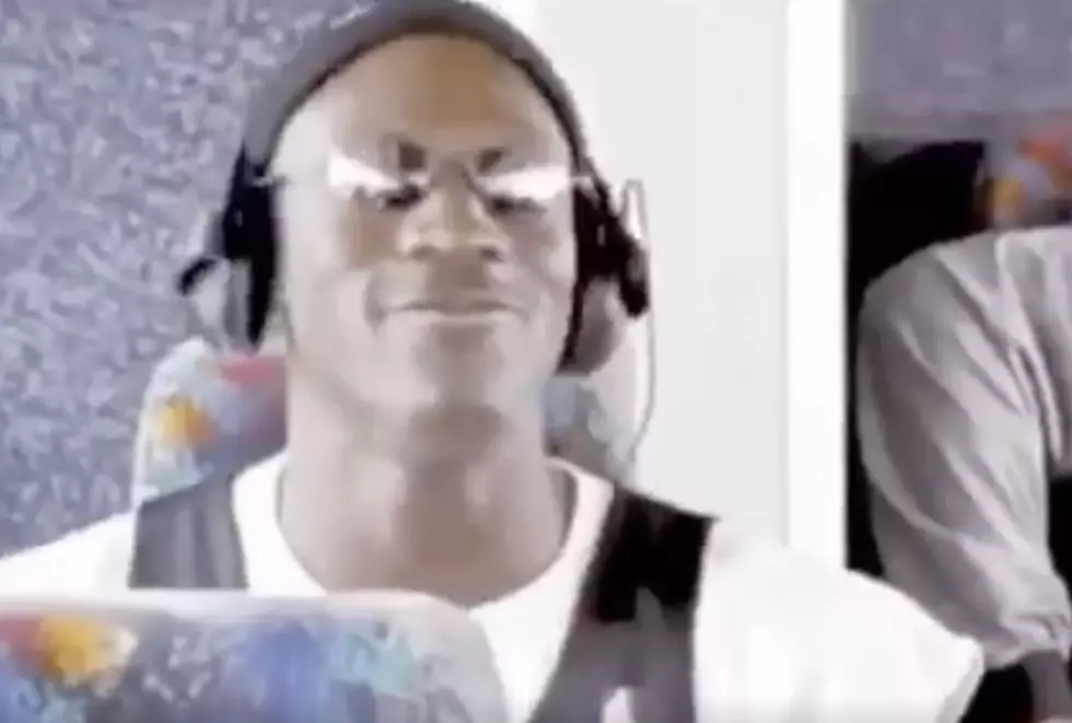 Twitter Users Add Own Music to Michael Jordan Jamming Out [VIDEO]