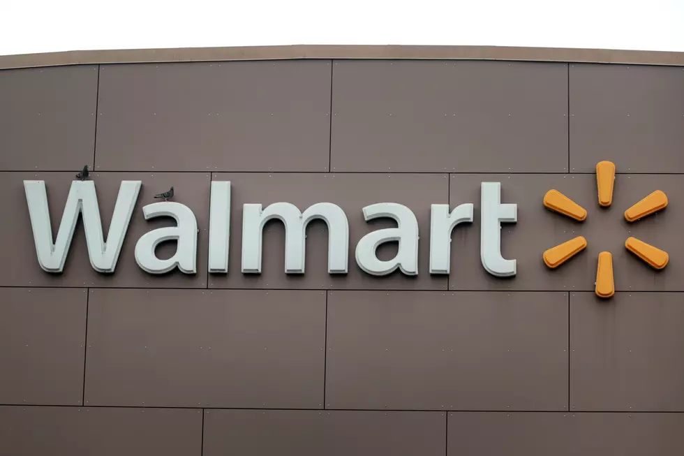 Naked Man Walks Through Walmart Store in Breaux Bridge [VIDEO]