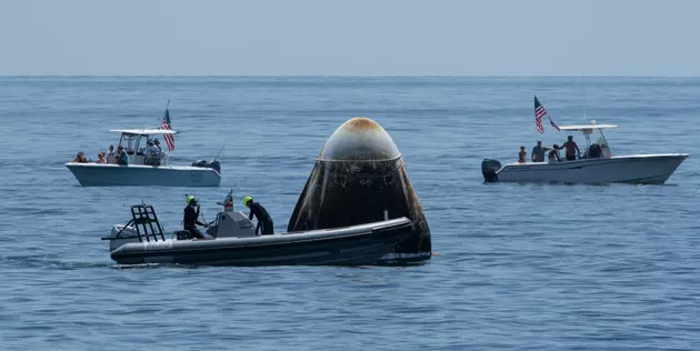 Recreational Boaters Surround Space X Capsule in Gulf of Mexico [VIDEO]