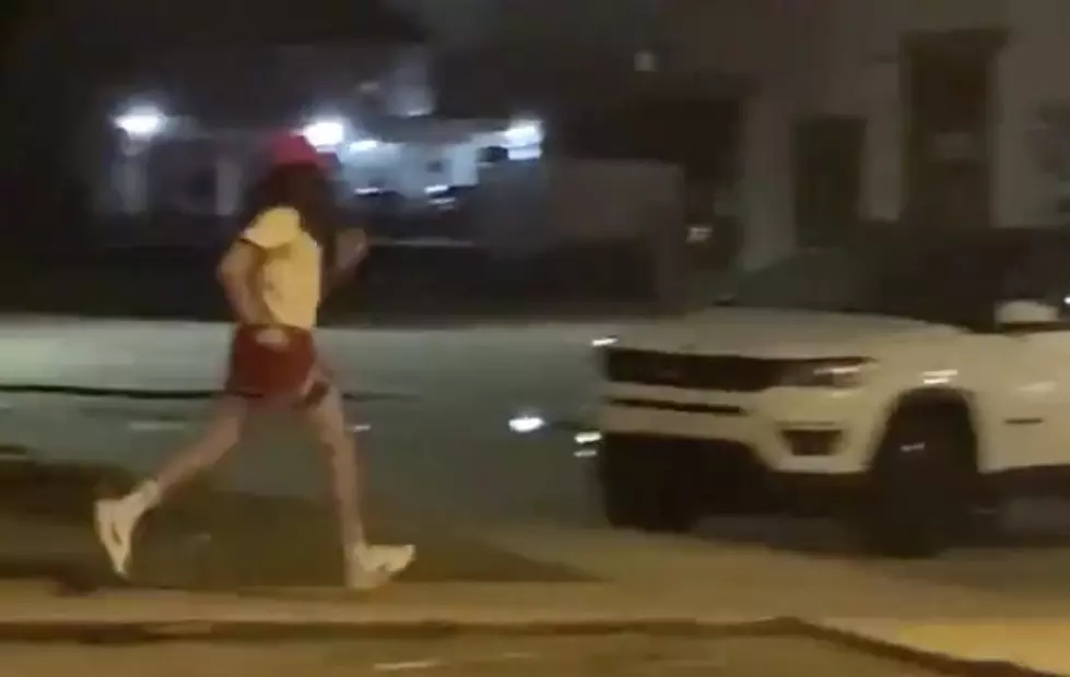 Crimson Tide Fan Dressed as Forrest Gump Ran Through Town to Celebrate Championship [VIDEO]
