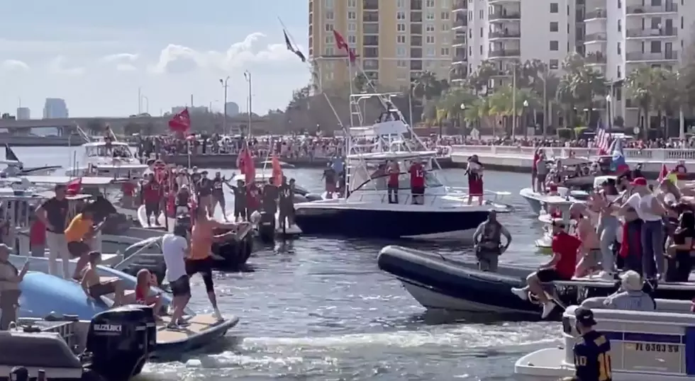 Tom Brady Throws Super Bowl Trophy Across Lake To Rob Gronkowski During Boat Parade [VIDEO]