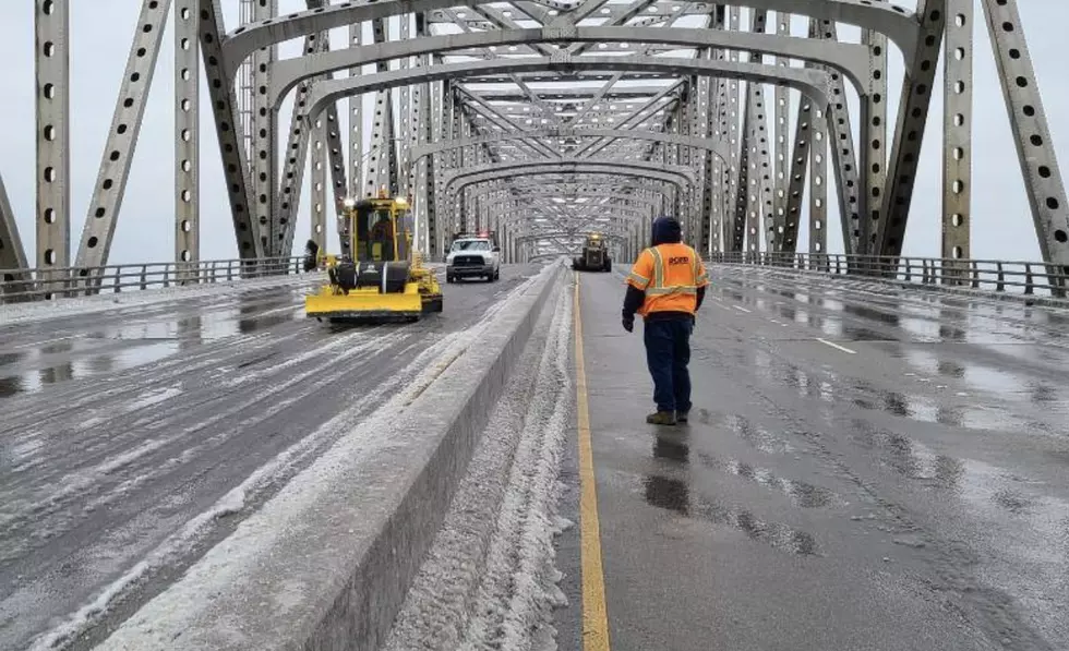 DOTD Works to Remove Ice From Mississippi River Bridge in Baton Rouge [PHOTOS]