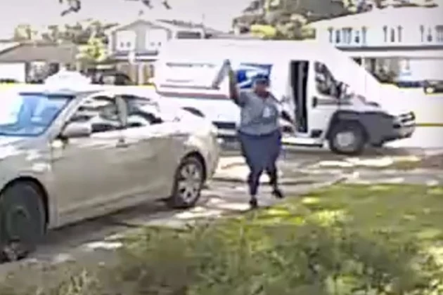 USPS Worker in Louisiana Tosses Package Onto Roof of Home [VIDEO]