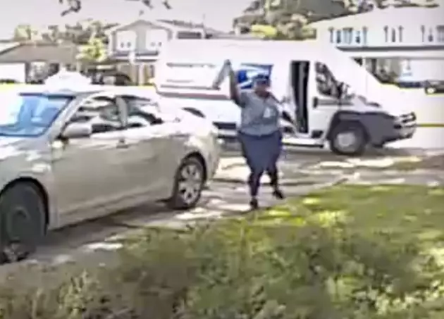 USPS Worker in Louisiana Tosses Package Onto Roof of Home [VIDEO]