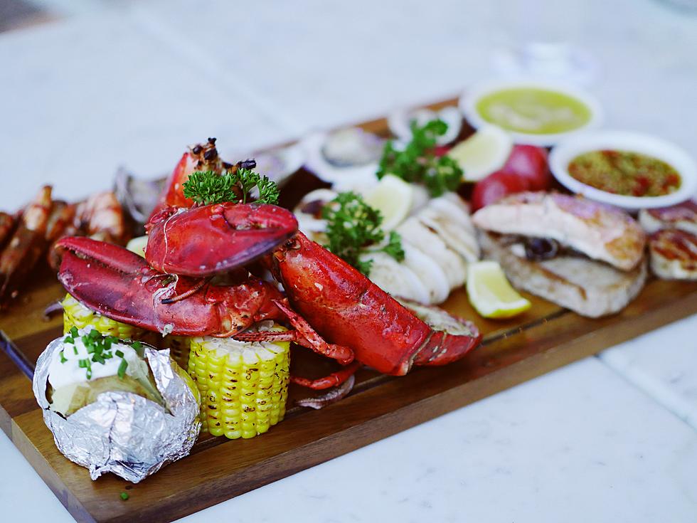 This Woman Brought an Entire Seafood Boil on a Spirit Airplane