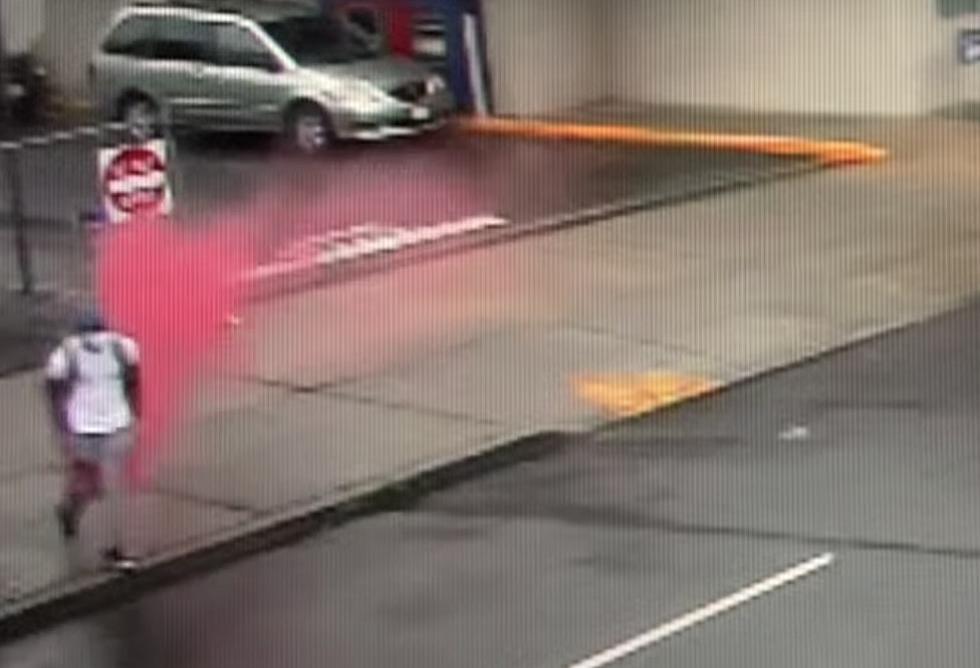 Dye Pack Explodes on Suspected Bank Robber [VIDEO]