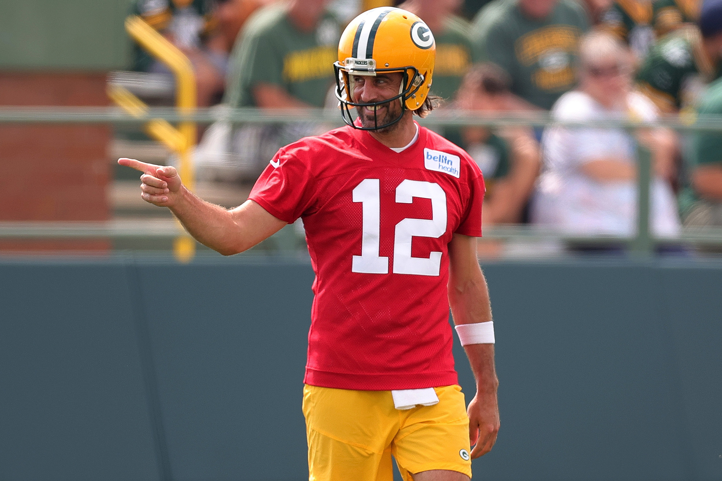 Twitter Compares Viral Aaron Rodgers Look to Creed's Scott Stapp