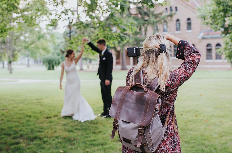 Drama With Photographer and Wedding Couple Ends in Deleted Photos