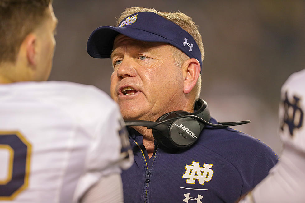 Brian Kelly Reportedly Sends Late Night Text to Notre Dame Team [PHOTO]