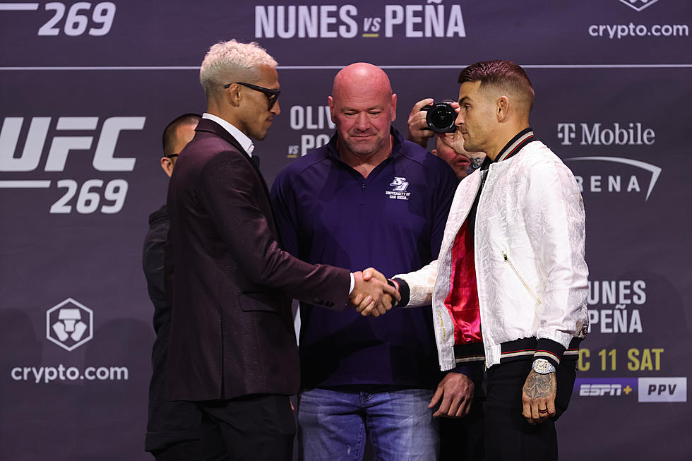 McGregor Fans Chirp as Louisiana&#8217;s Dustin Poirier Works to Make a Donation to Charles Oliveira