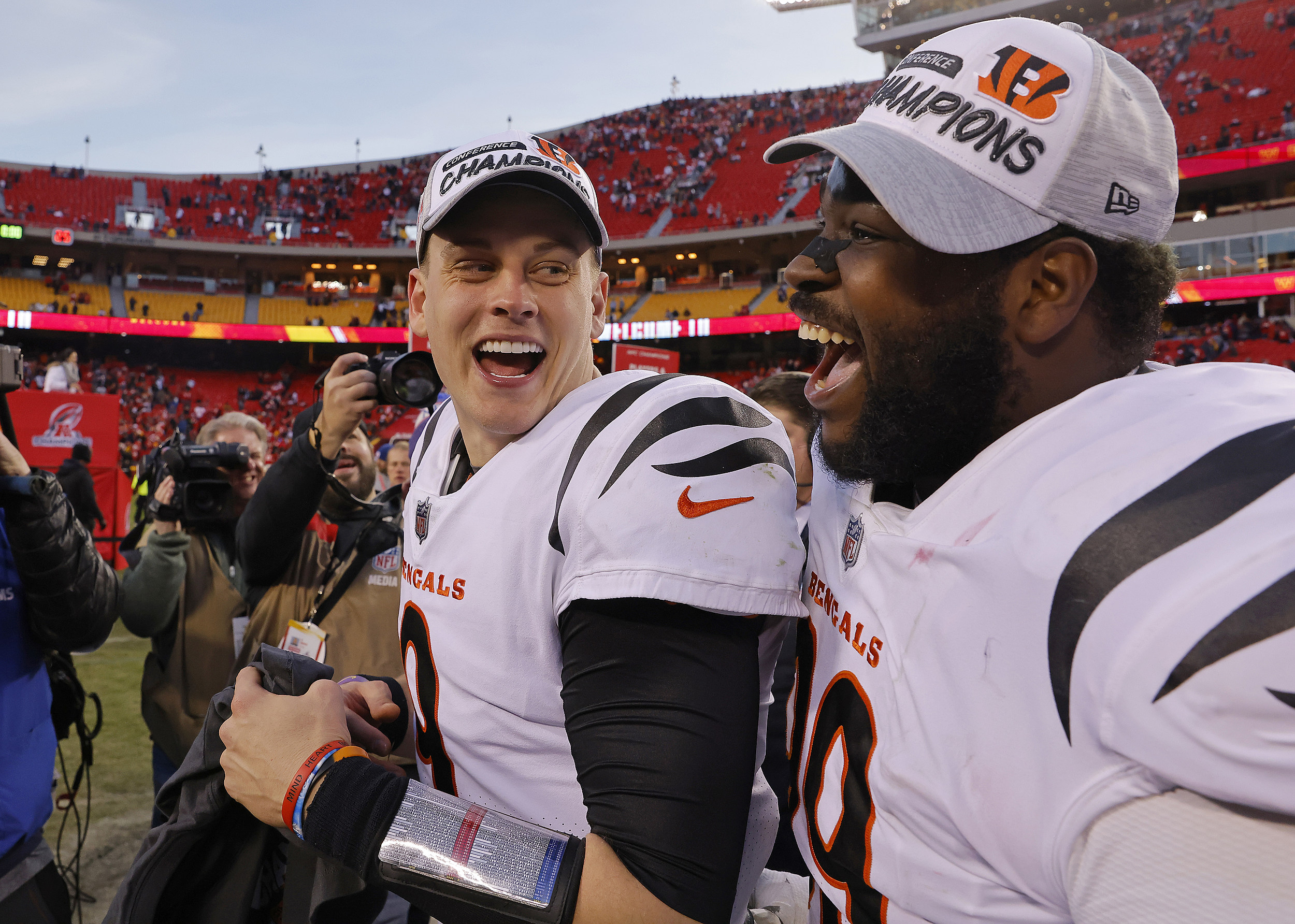 Son met Joe Burrow on his Birthday! : r/bengals