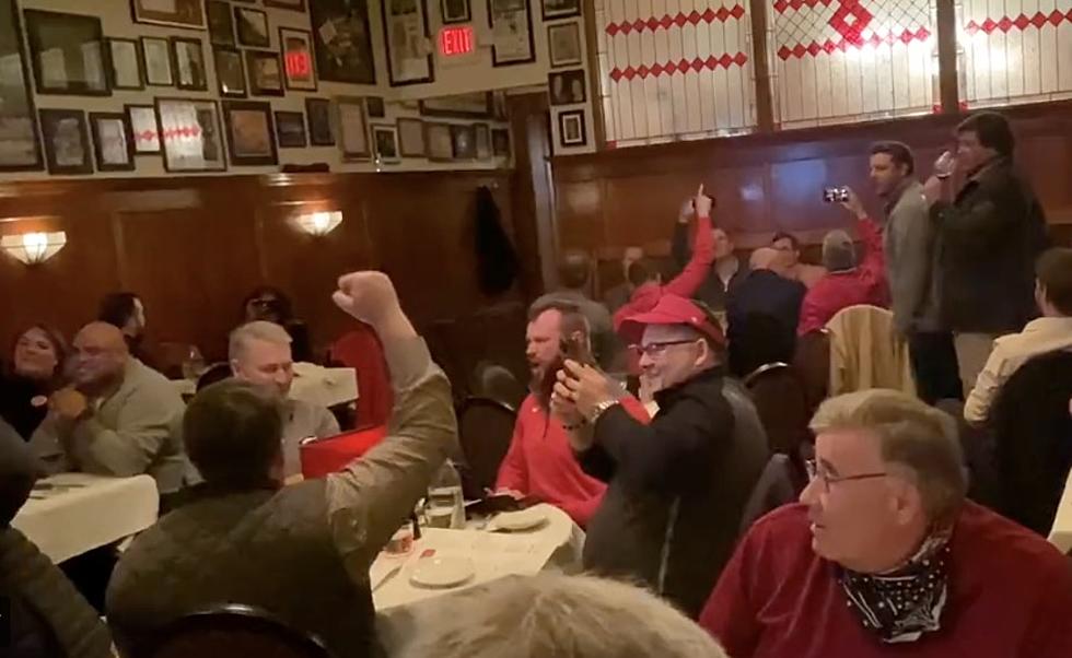 Police Called In After Georgia Bulldog Fans &#8216;Bark&#8217; in Restaurant [VIDEO]