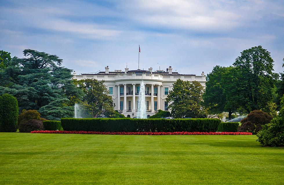 Alleged Concrete Wall Appears to Be Going Up Around The White House [VIDEO]