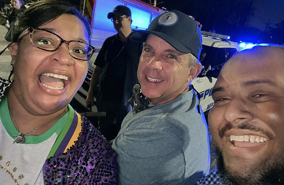 Couple Surprised By Former Saints Head Coach Sean Payton on New Orleans Mardi Gras Parade Route
