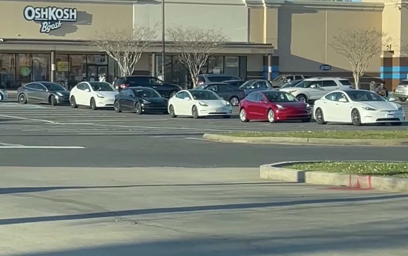 Video Shows Long Line Of Teslas Waiting To Charge Up In Louisiana