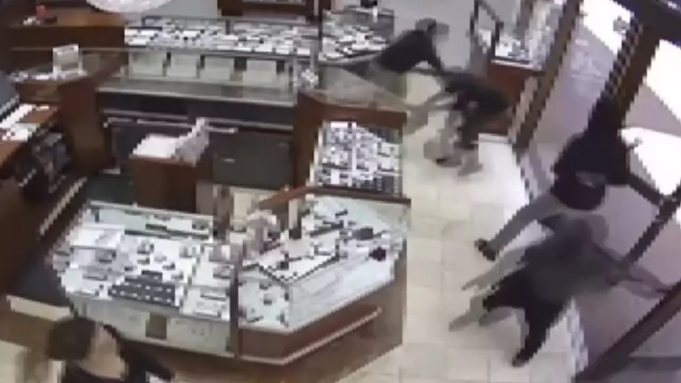 Jewelry Store Employees Thwart Smash-and-Grab Robbers by Fighting Back