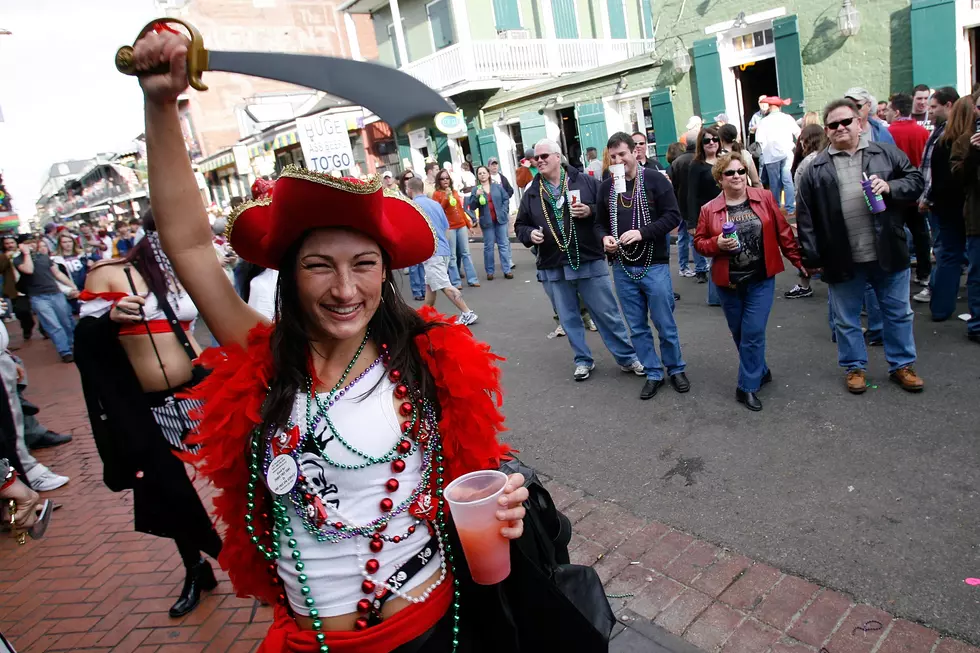New Orleans Saints Fans Roast Tampa Bay Bucs Fan who Tried to Troll them During Visit to Bourbon Street