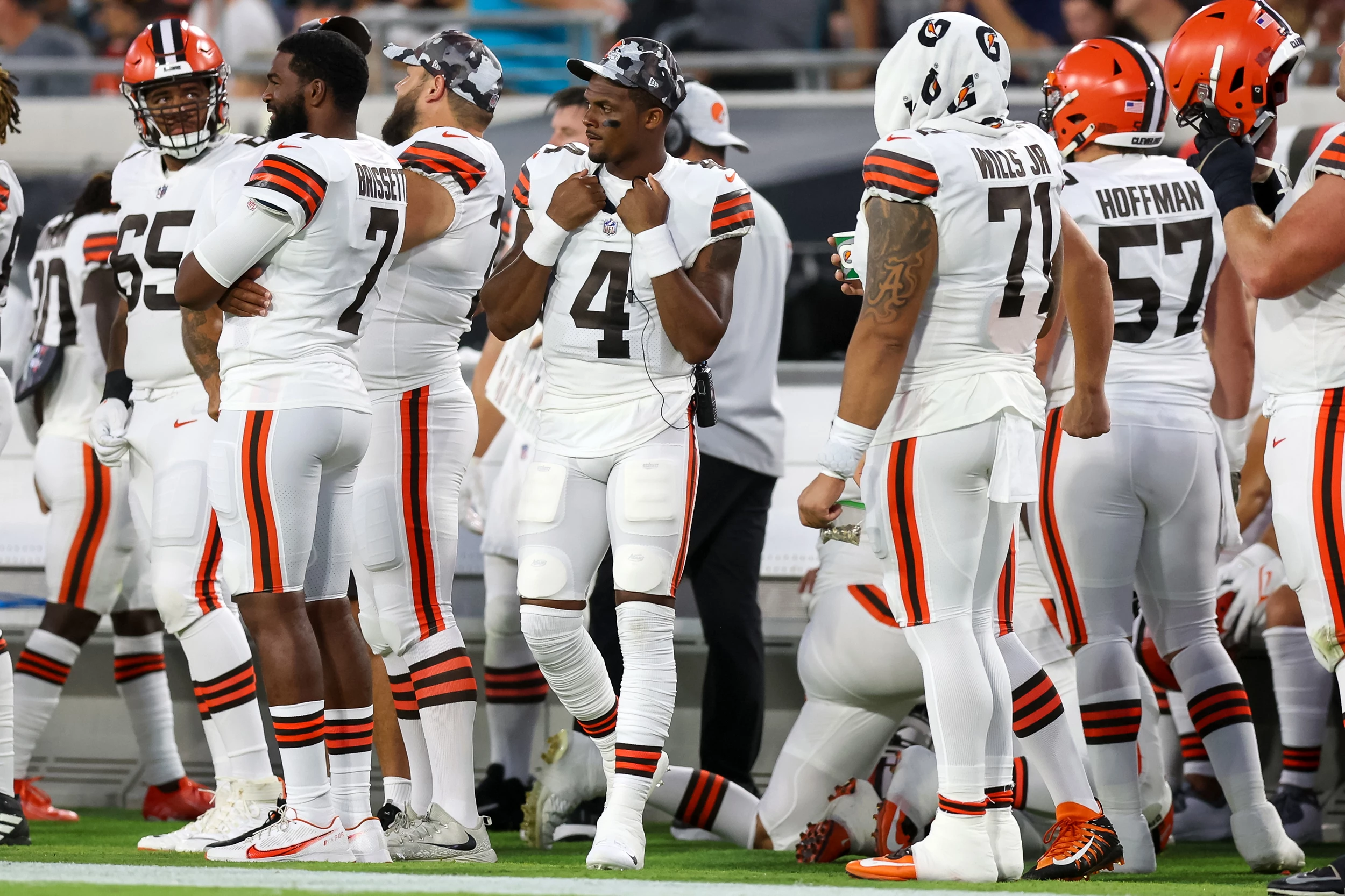 Deshaun Watson apologizes, then struggles in Cleveland Browns