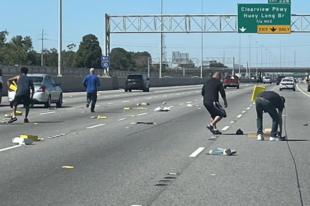 People Scoop Up Shoes That Fell Onto I-10 in New Orleans