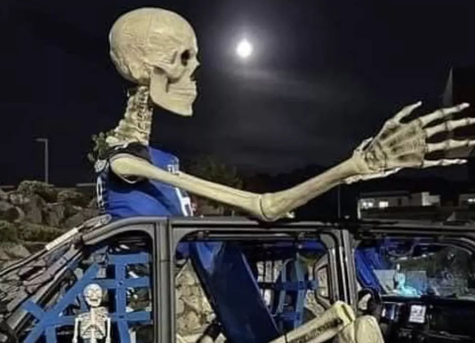 Person Drives Around With Large Skeleton in Jeep [PHOTOS]