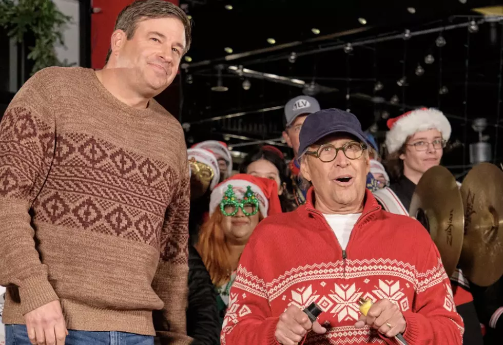 Chevy Chase Helps Light Up Raising Cane&#8217;s Restaurant for Christmas [PHOTOS]
