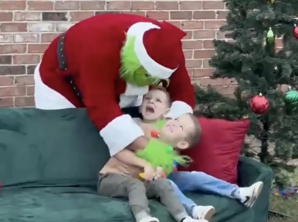 Christmas Grinch Frightens Kids in Lafayette Louisiana [VIDEO]